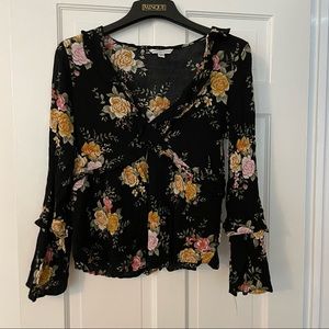AMERICAN EAGLE BLACK FLORAL FLOWY TOP